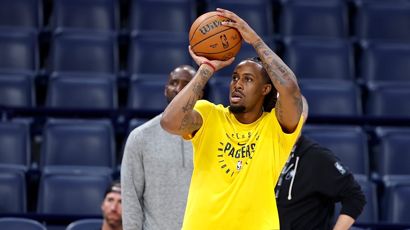 Pacers issue qualifying offers to trio of players