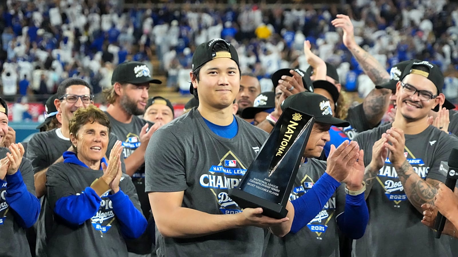 Dodgers Shohei Ohtani holds the NLCS most valuable player trophy