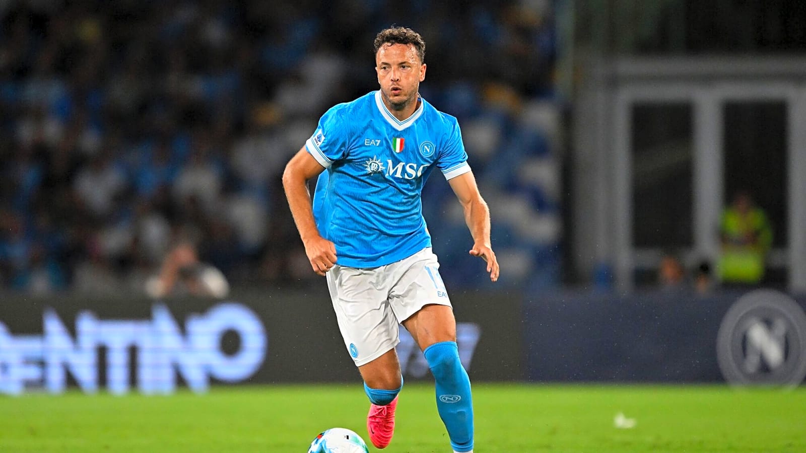 Local media confirms transfer approach from Tottenham for 31-year-old title-winning star