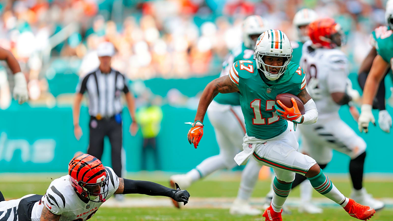 Broncos Acquire Jaylen Waddle from Dolphins in Blockbuster Trade