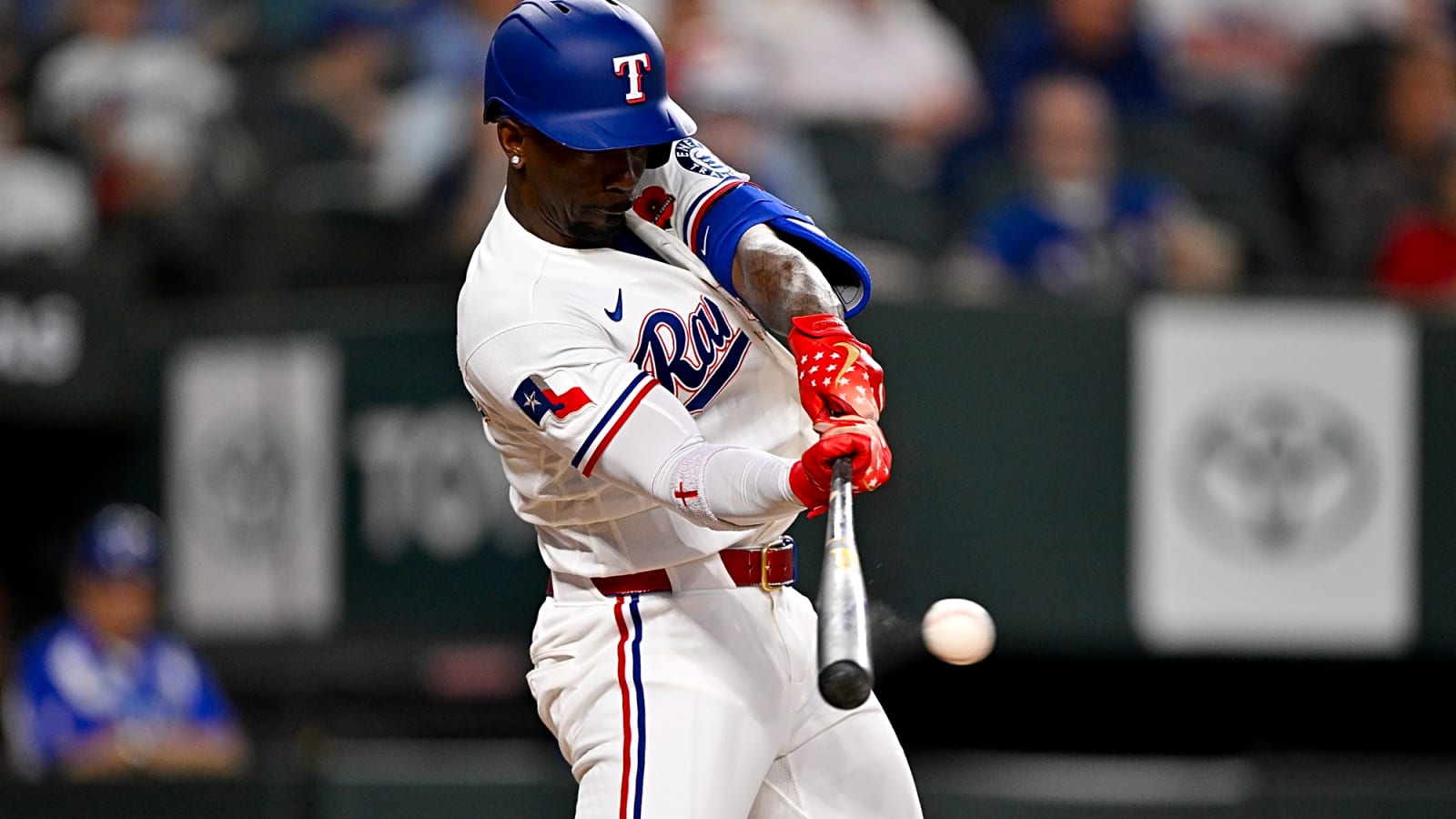 Andrew McCutchen signs with a top MLB contender