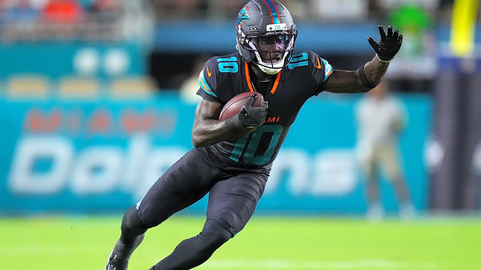 Former Police Officer Celebrates Tyreek Hill’s Release