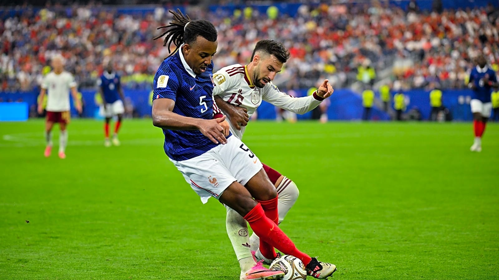 Bayern Munich will challenge Arsenal for France international
