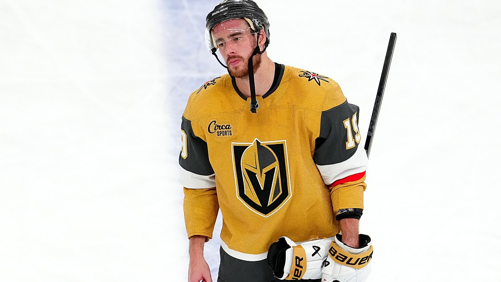  Golden Knights re-sign key forward