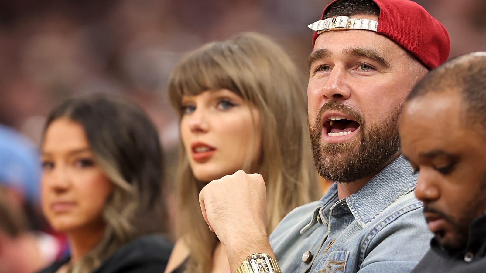Travis Kelce pulls a Stone Cold Steve Austin at Cavs-Knicks Game 3