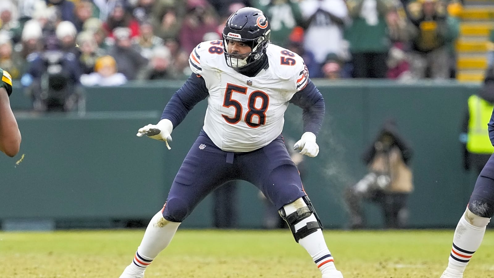 Chicago Bears RT Darnell Wright suffers troubling knee injury