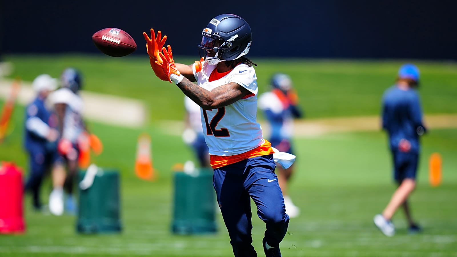 Broncos finally sign first-round pick Jahdae Barron