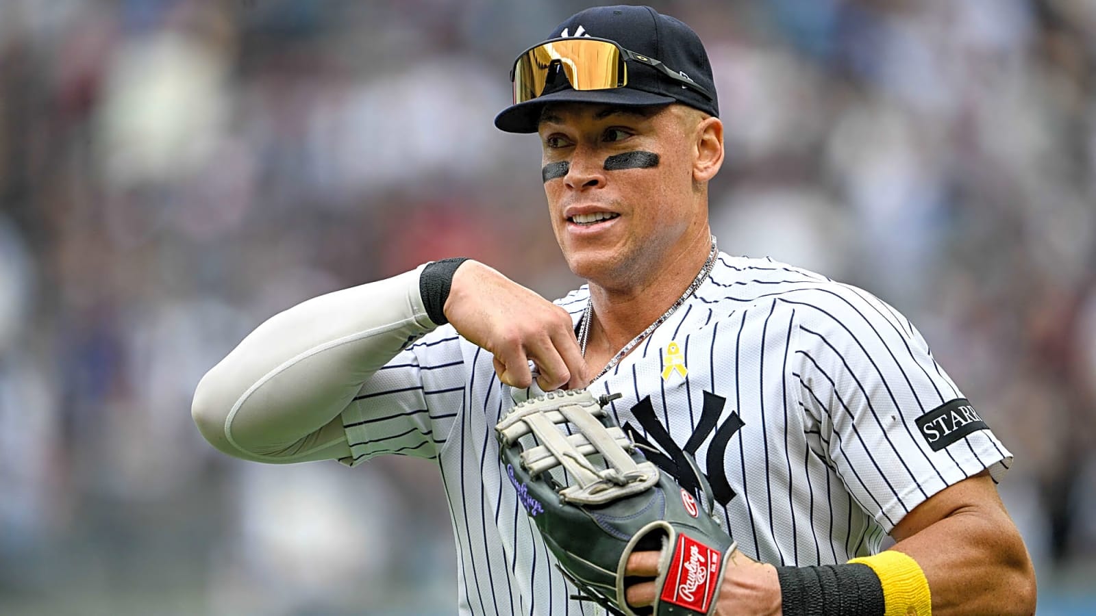 Which hitters in MLB history have at least 50 home runs in a single season?