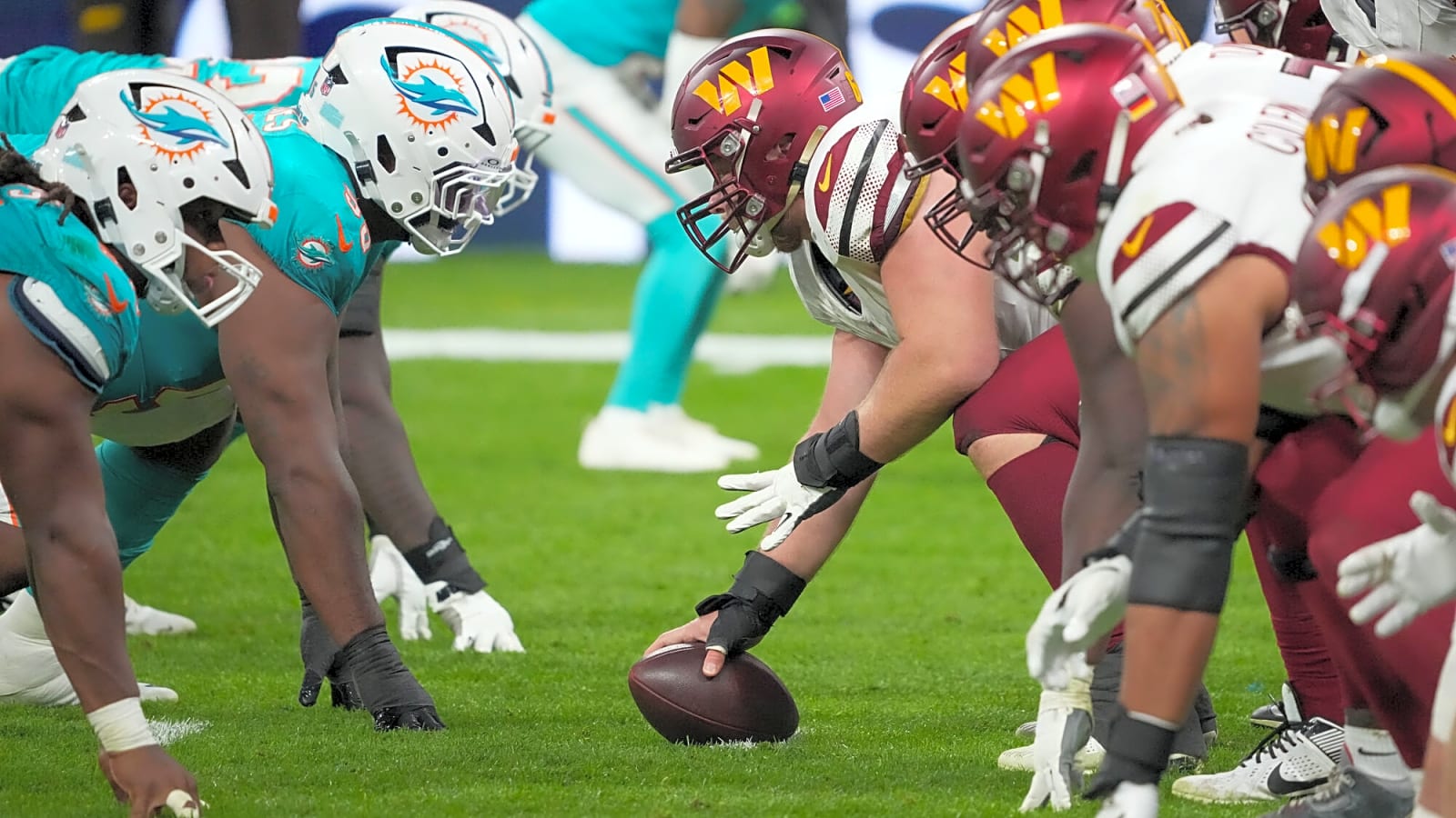 Chargers To Sign C Tyler Biadasz