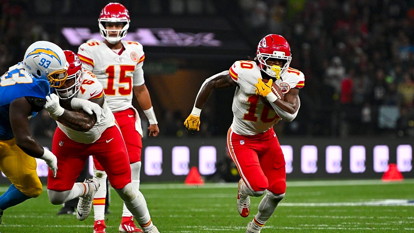 Patrick Mahomes’ former Chiefs lineman calls out Isiah Pacheco, ‘don’t bury your head…’