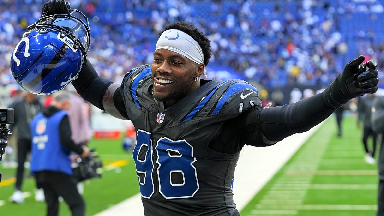 Colts Place DE Arden Key On IR