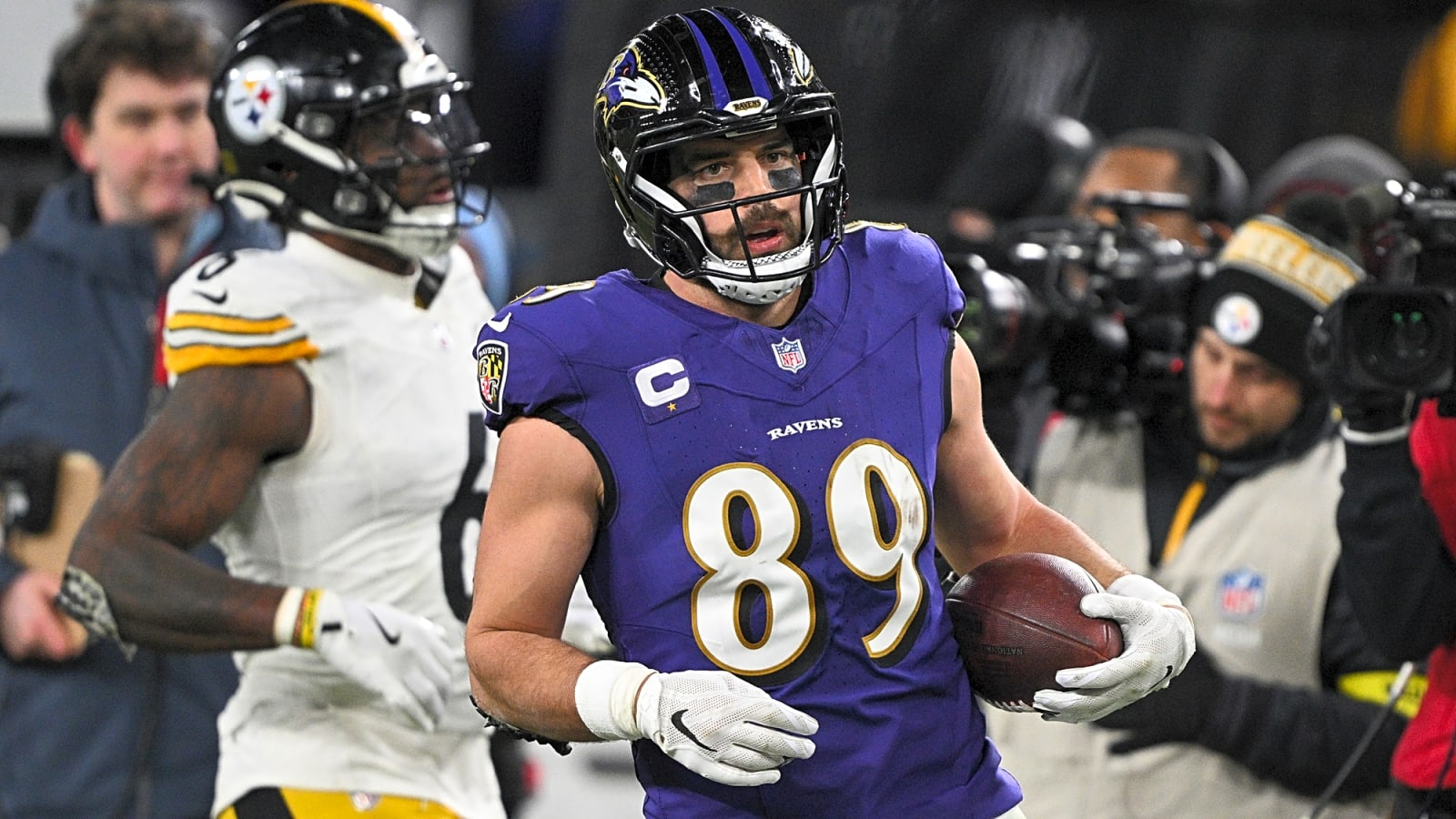 Steelers&#39; AFC North Rival Sends Odd Mixed Signals About Top Offensive Performer&#39;s Future
