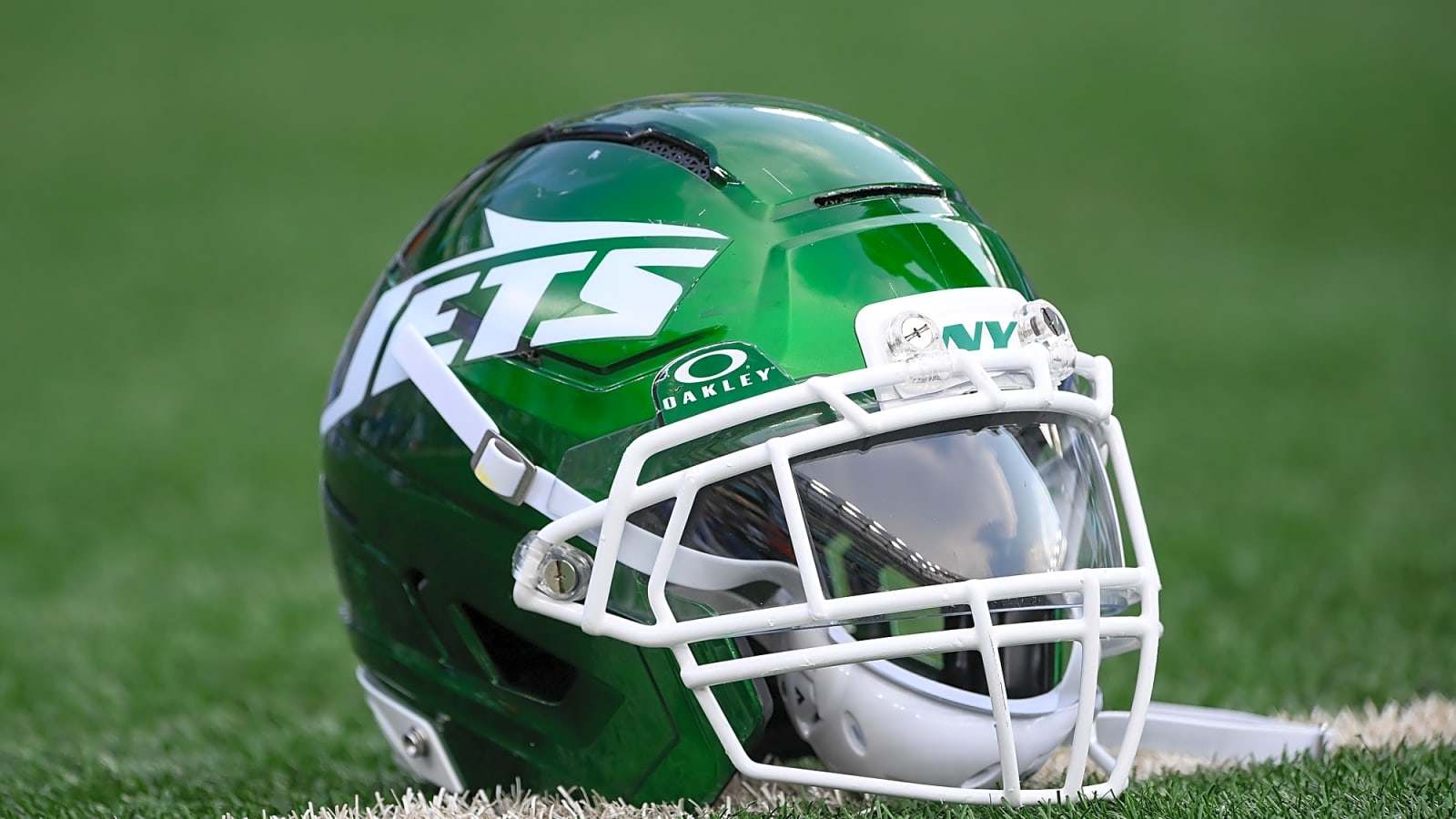 Who should the Jets prioritize at guard?