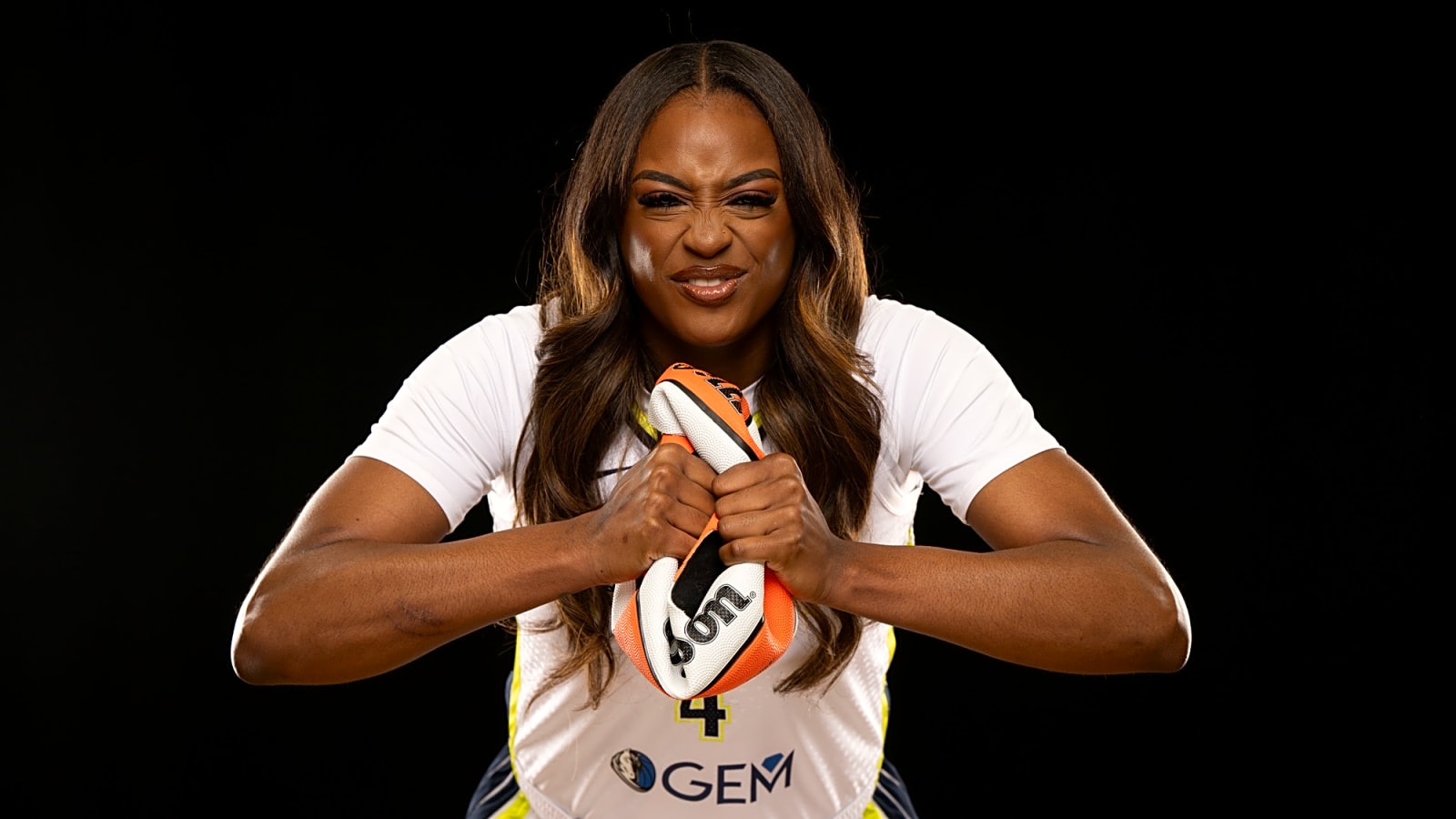 Aces Welcome Joyner Holmes Back to the Squad
