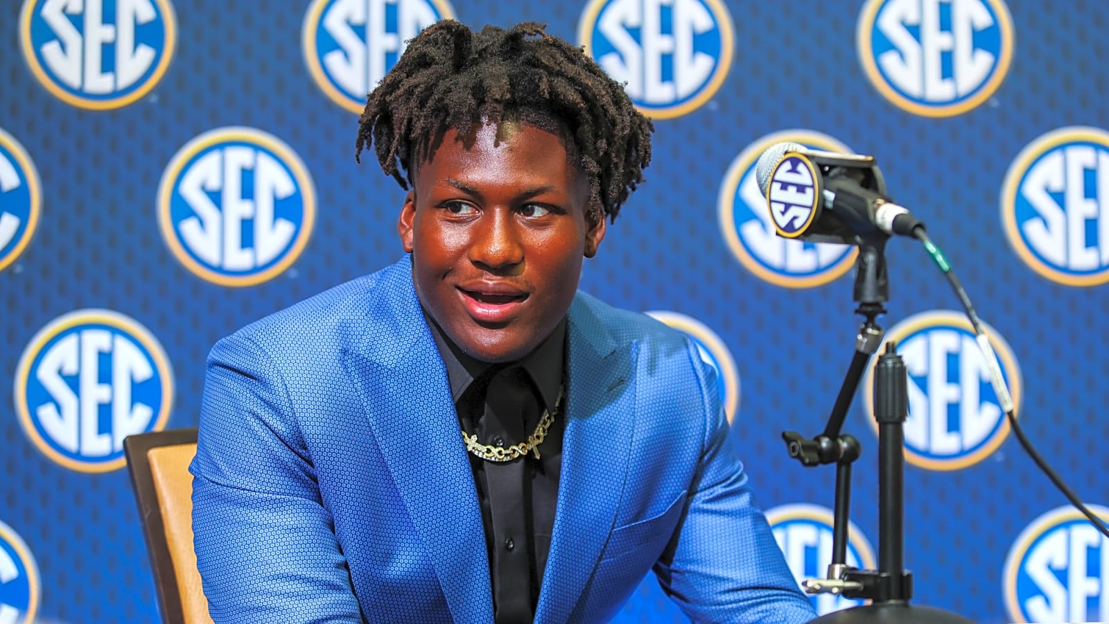 Three Texas Longhorns defenders make Chris Low&#39;s ESPN Preseason All-America Team