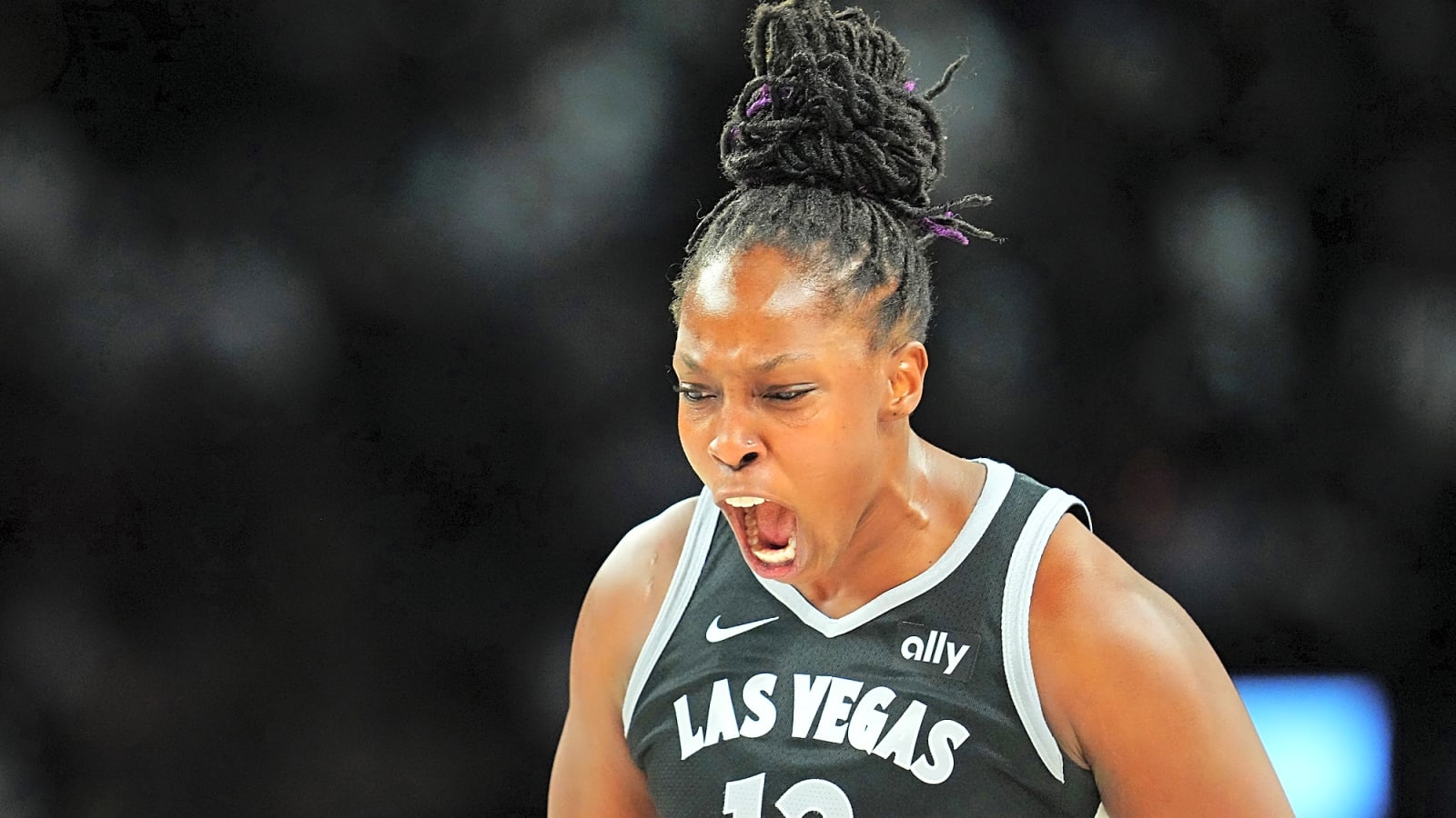 Chelsea Gray continues to showcase her on-court brilliance