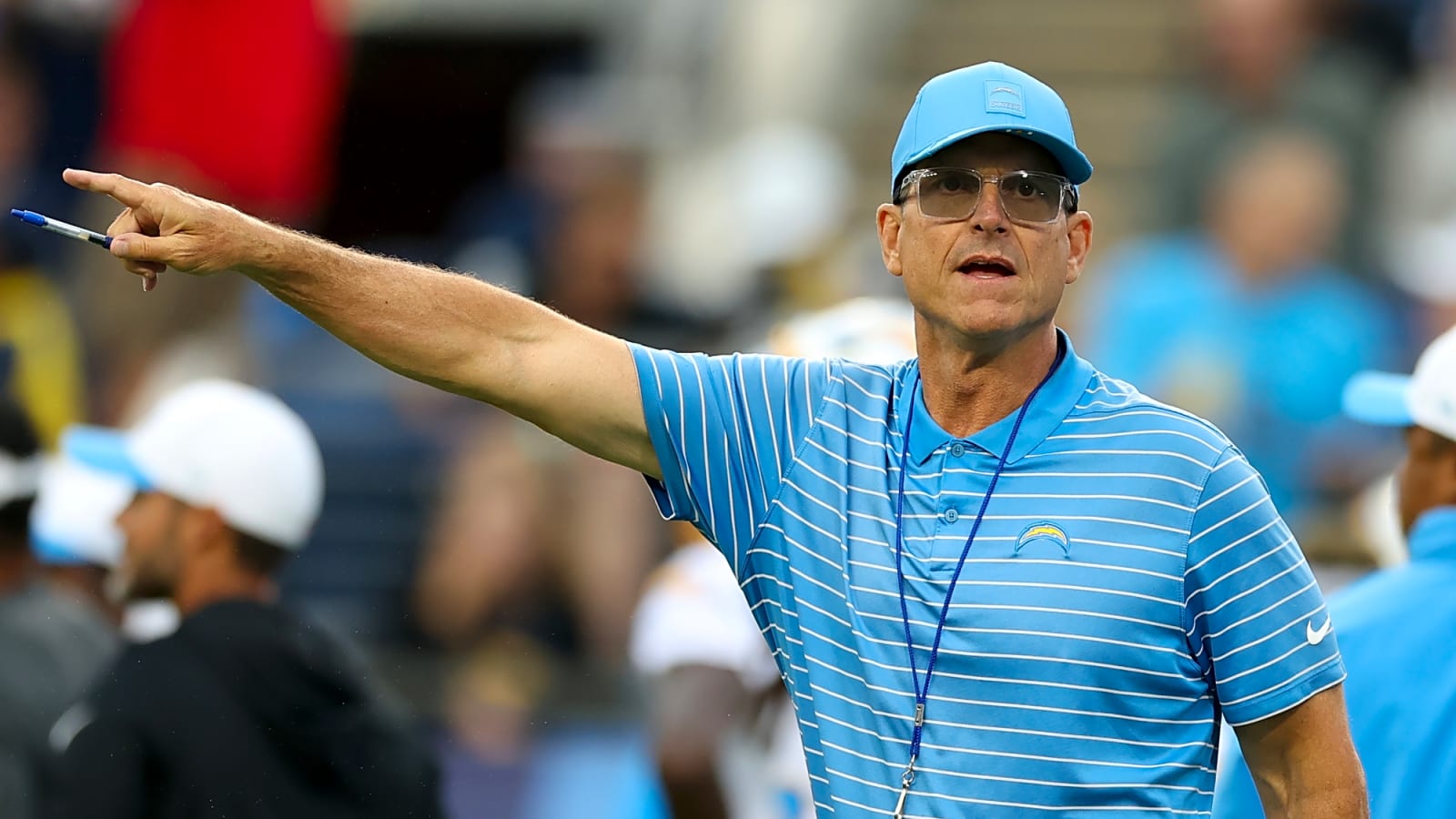Chargers HC Jim Harbaugh visited arrested player in jail