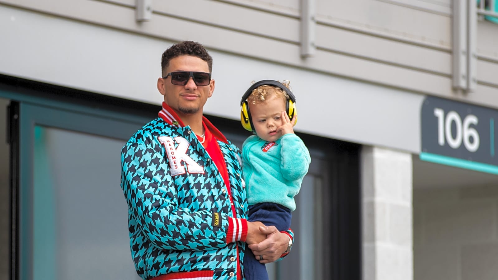 Mahomes Shows Off Adorable Family Easter Photo