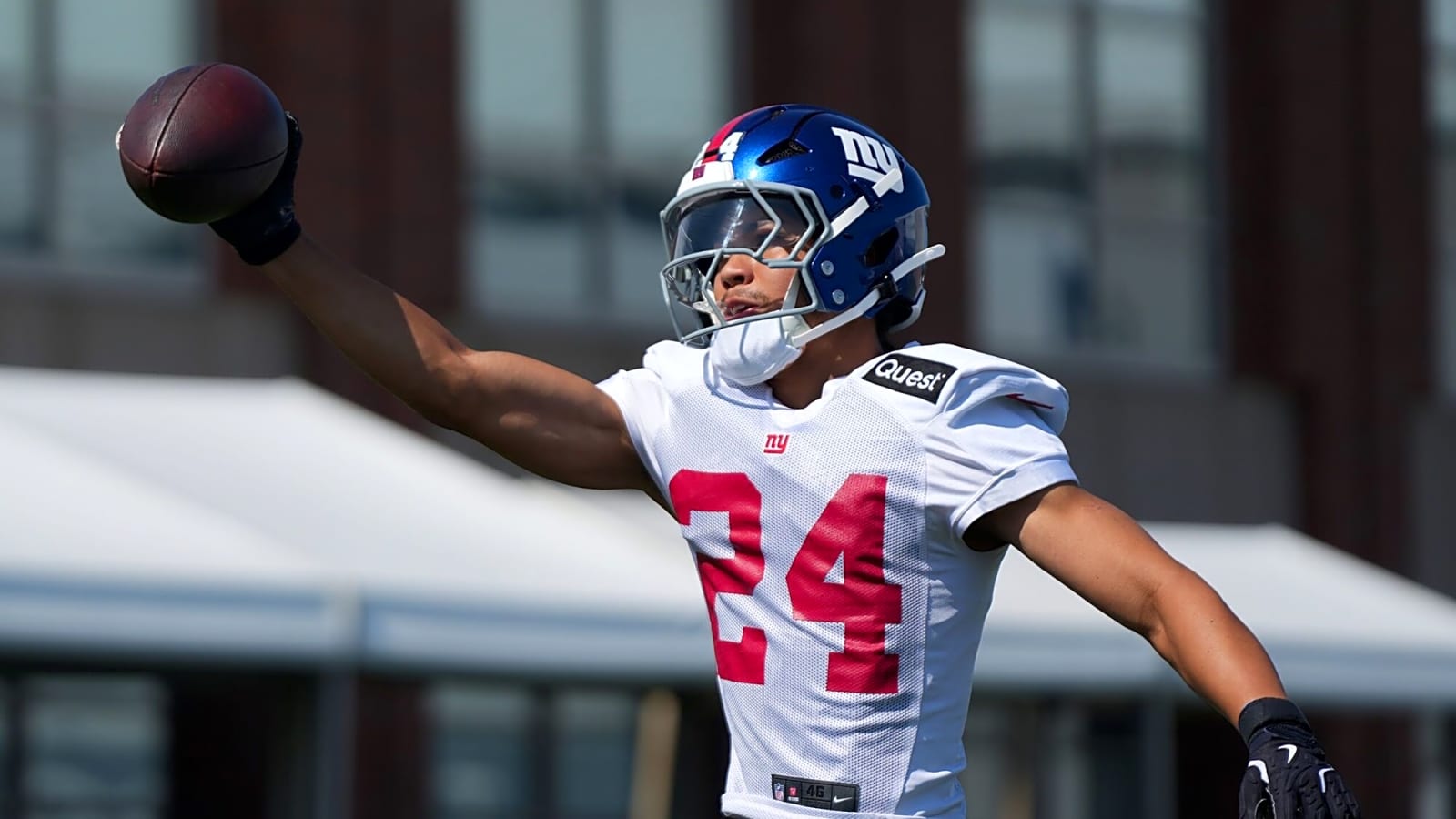 Giants’ fourth-year safety fighting for a role in crowded secondary this season