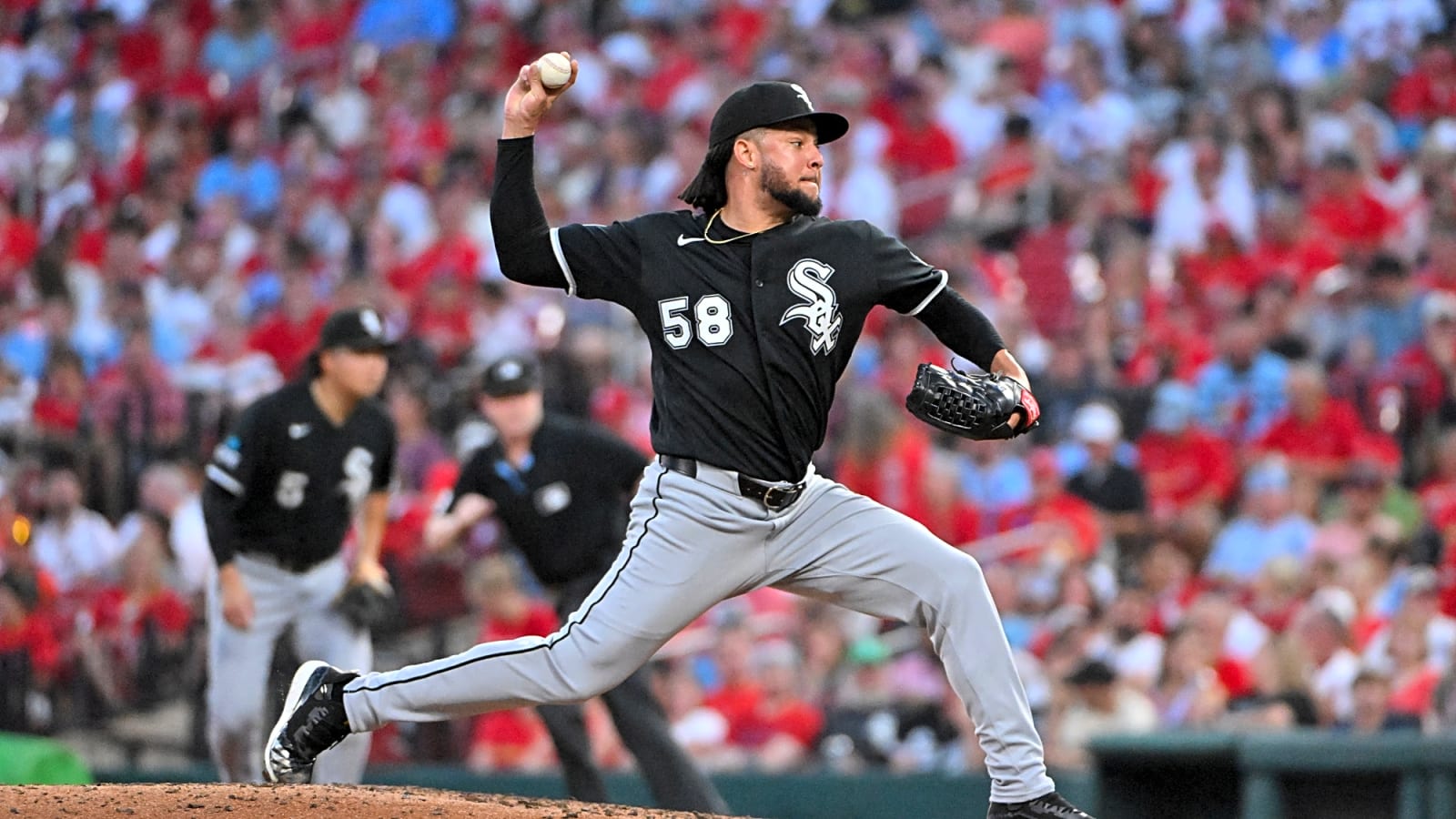 White Sox move struggling trade acquisition Luis Castillo to bullpen