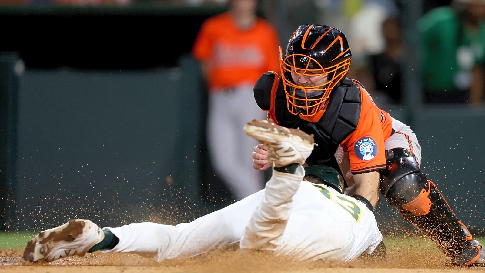 Braves add catcher in wake of injuries