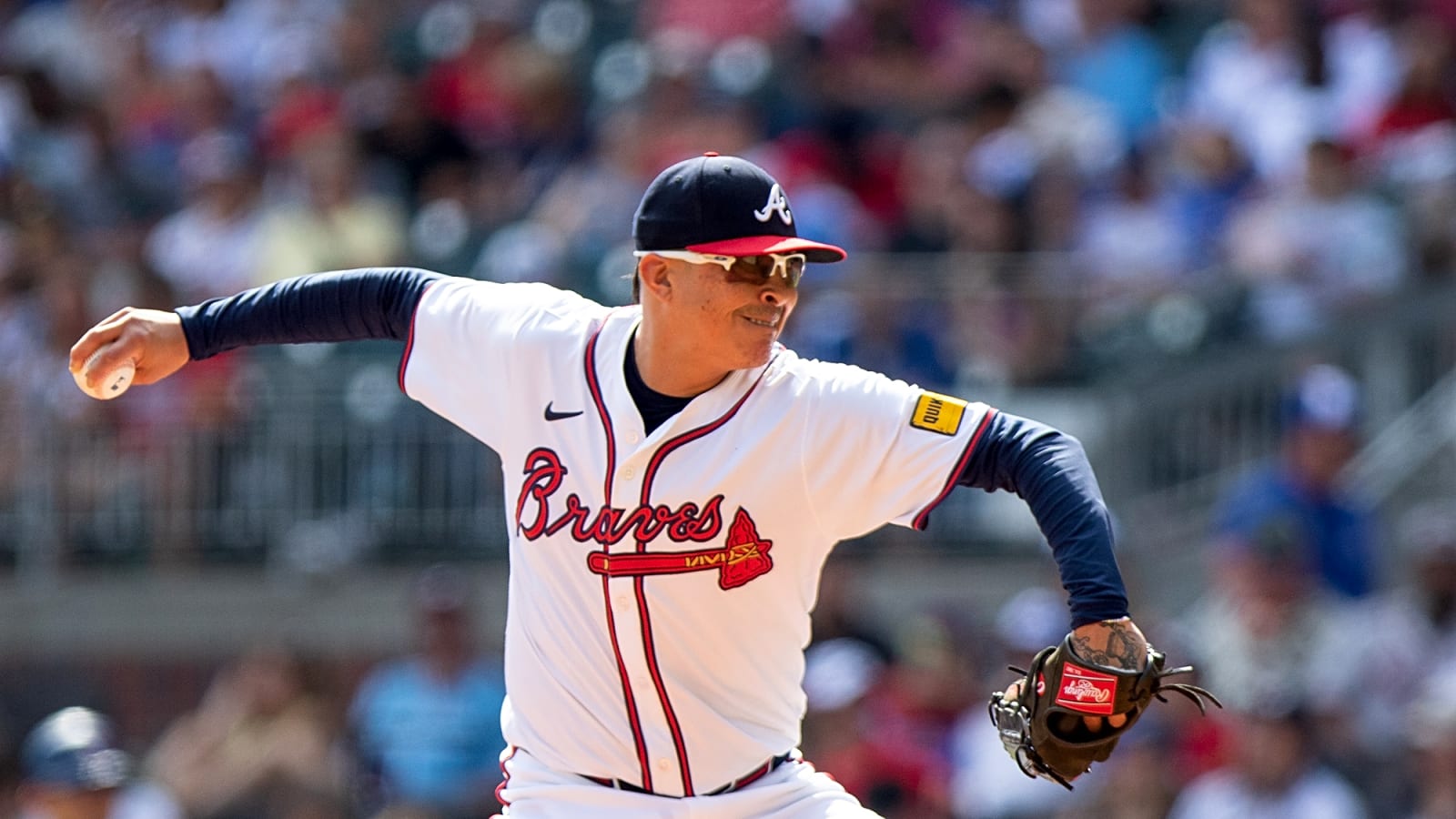 Veteran pitcher Jesse Chavez elects free agency