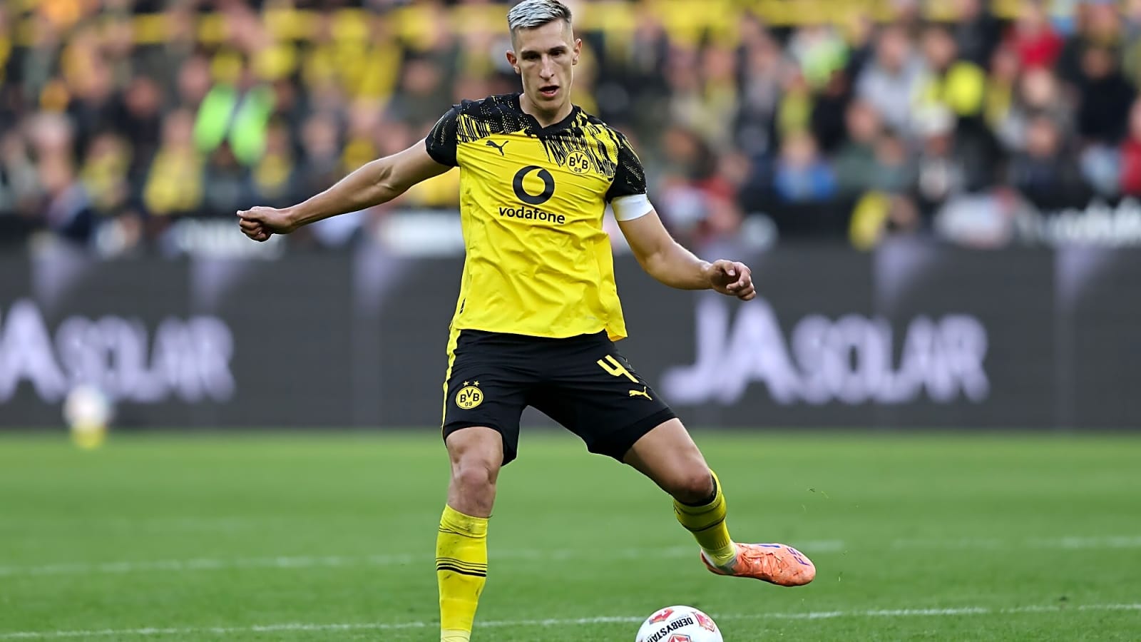 Insider reveals Chelsea plans to sign Bundesliga defender