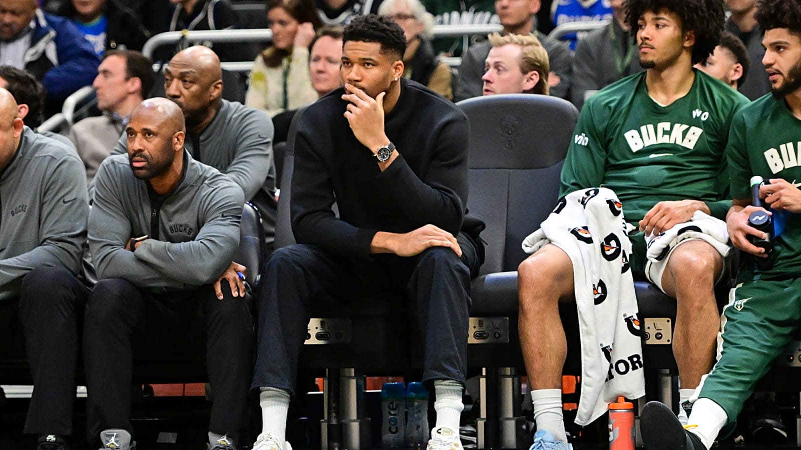 Spurs not expected to chase Giannis Antetokounmpo trade