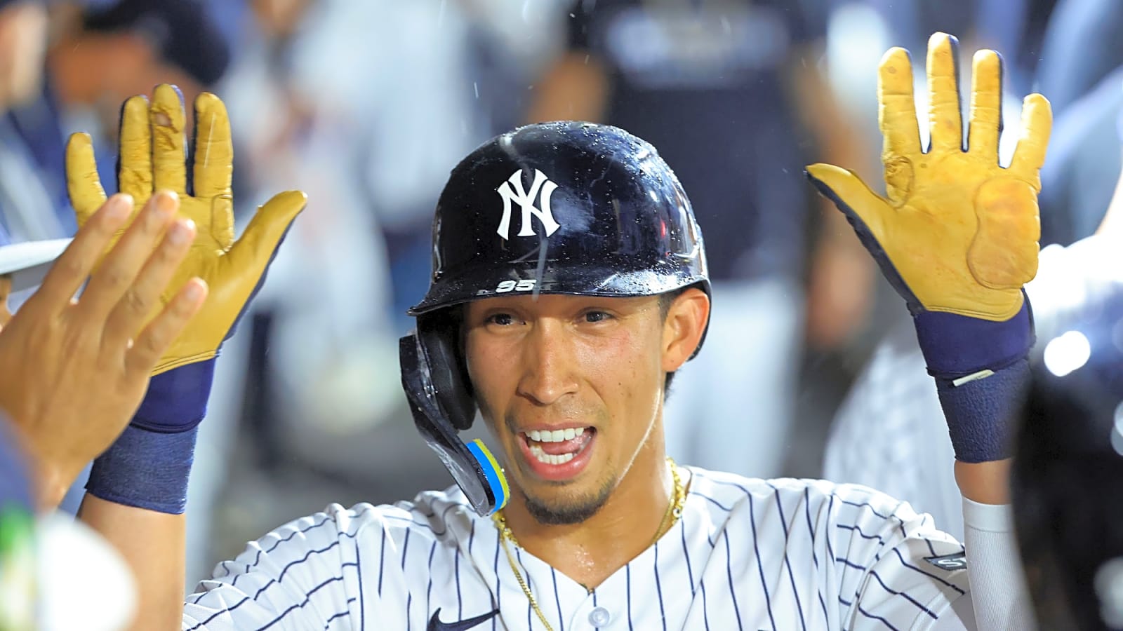 Yankees to recall super utilityman