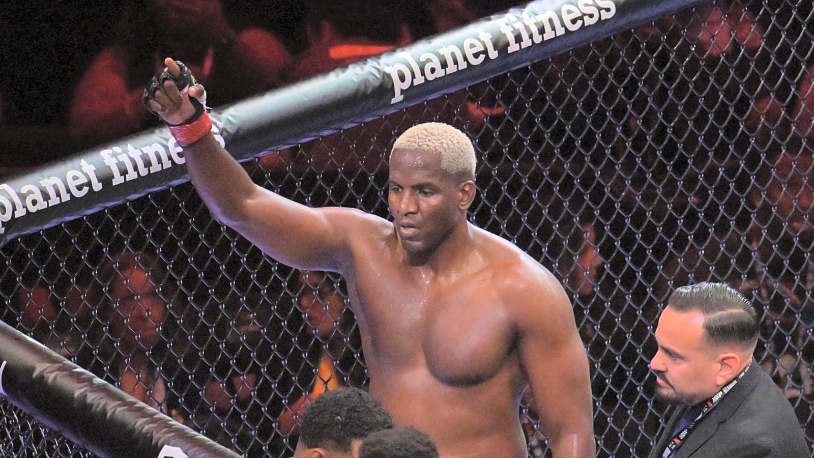 UFC re-signs Robelis Despaigne after Karate Combat tear