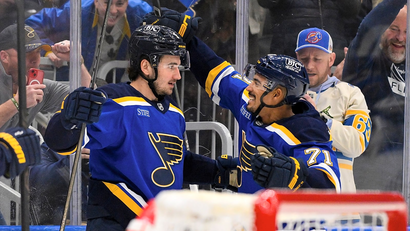 Canadiens Sign Alexandre Texier to 1-Year Contract