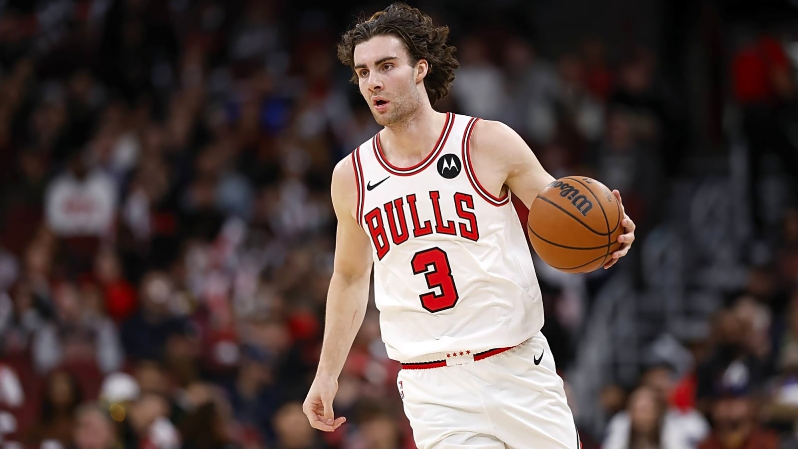 Chicago Bulls Interested in Acquiring Suns’ Starting Center