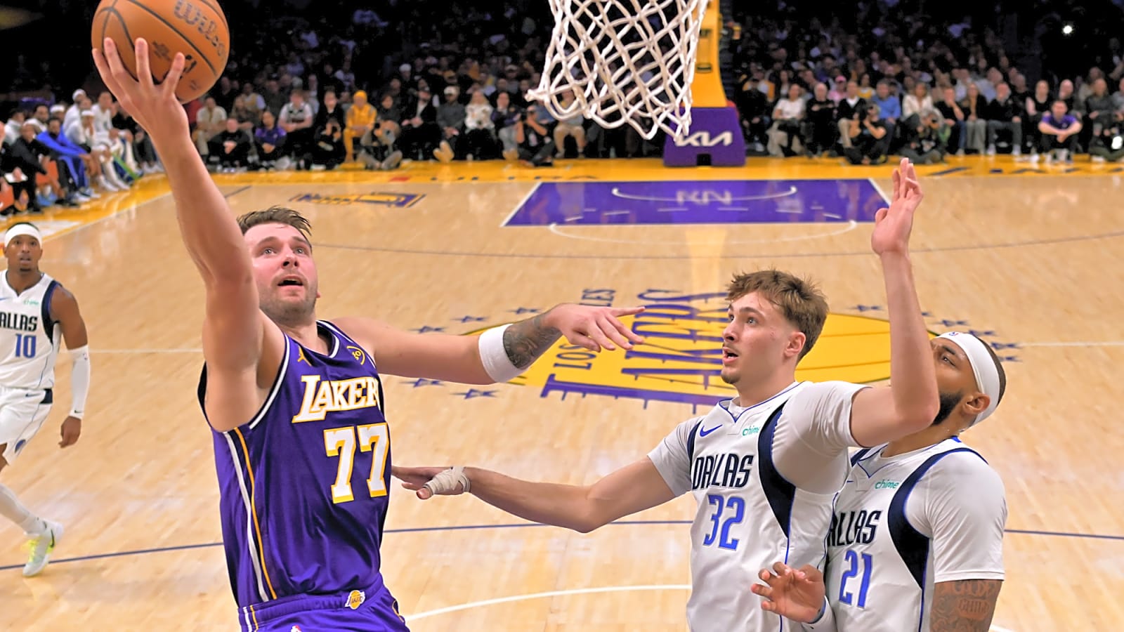 Los Angeles Lakers Defeat Dallas Mavericks 129-119
