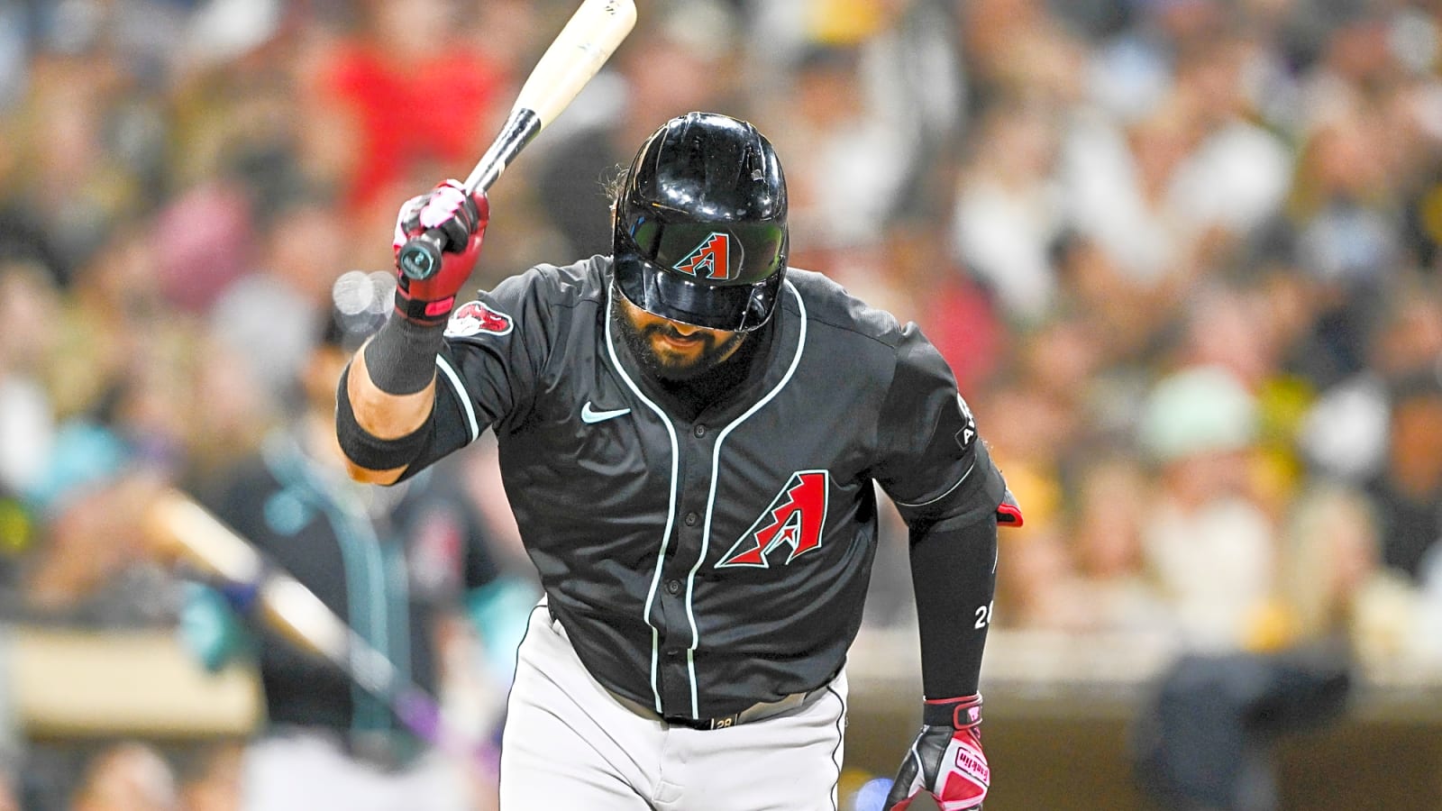 Diamondbacks split series with Padres after tight finish