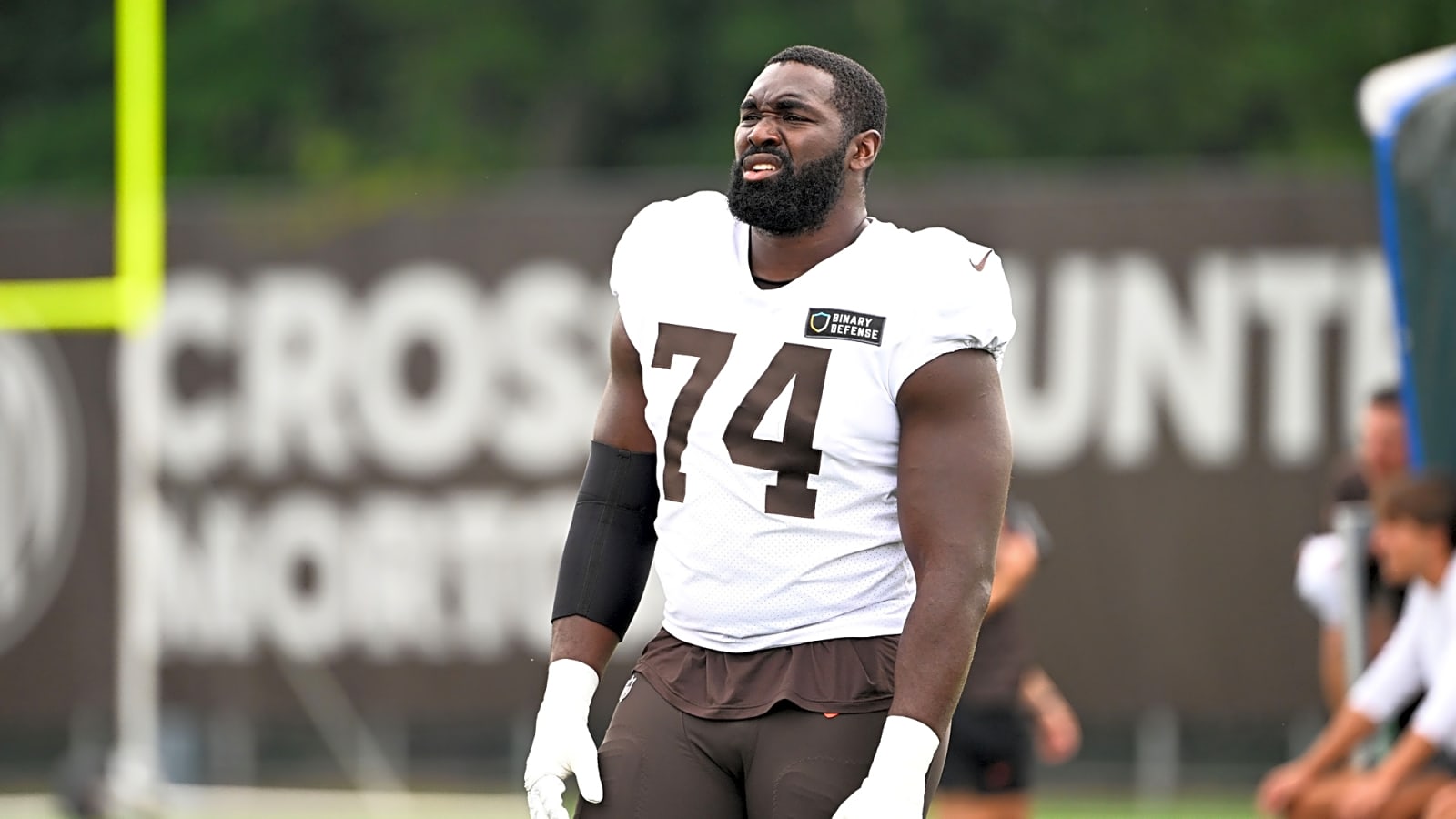 Cowboys add more OL depth before draft, sign 2020 draft pick