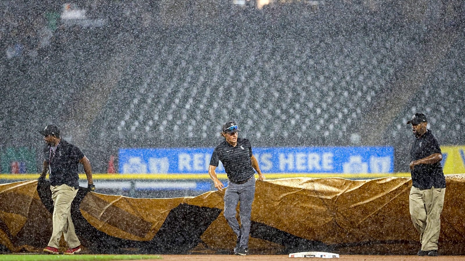 Instant Reaction: Blue Jays win tenth game in a row after lengthy rain delay against the Chicago White Sox