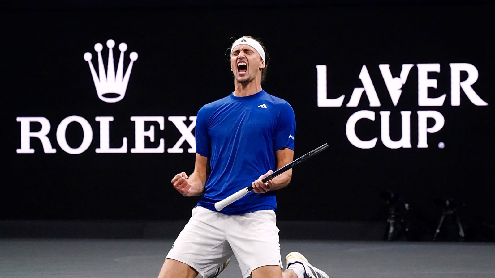 Alexander Zverev loses control, yells at father during discouraging loss to Daniil Medvedev at China Open