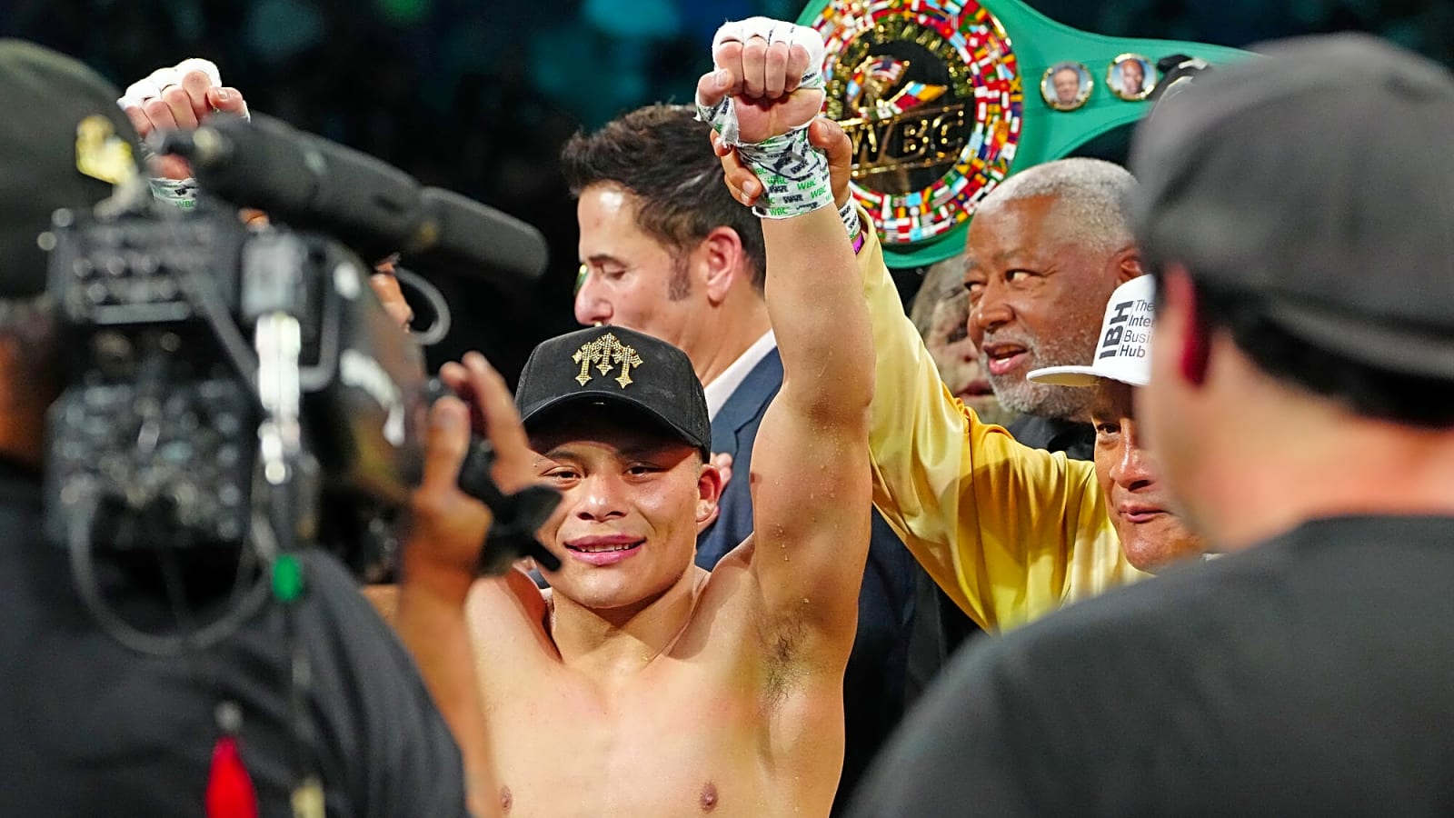 PPV.com Reveals Isaac Cruz vs Lamont Roach PPV Price