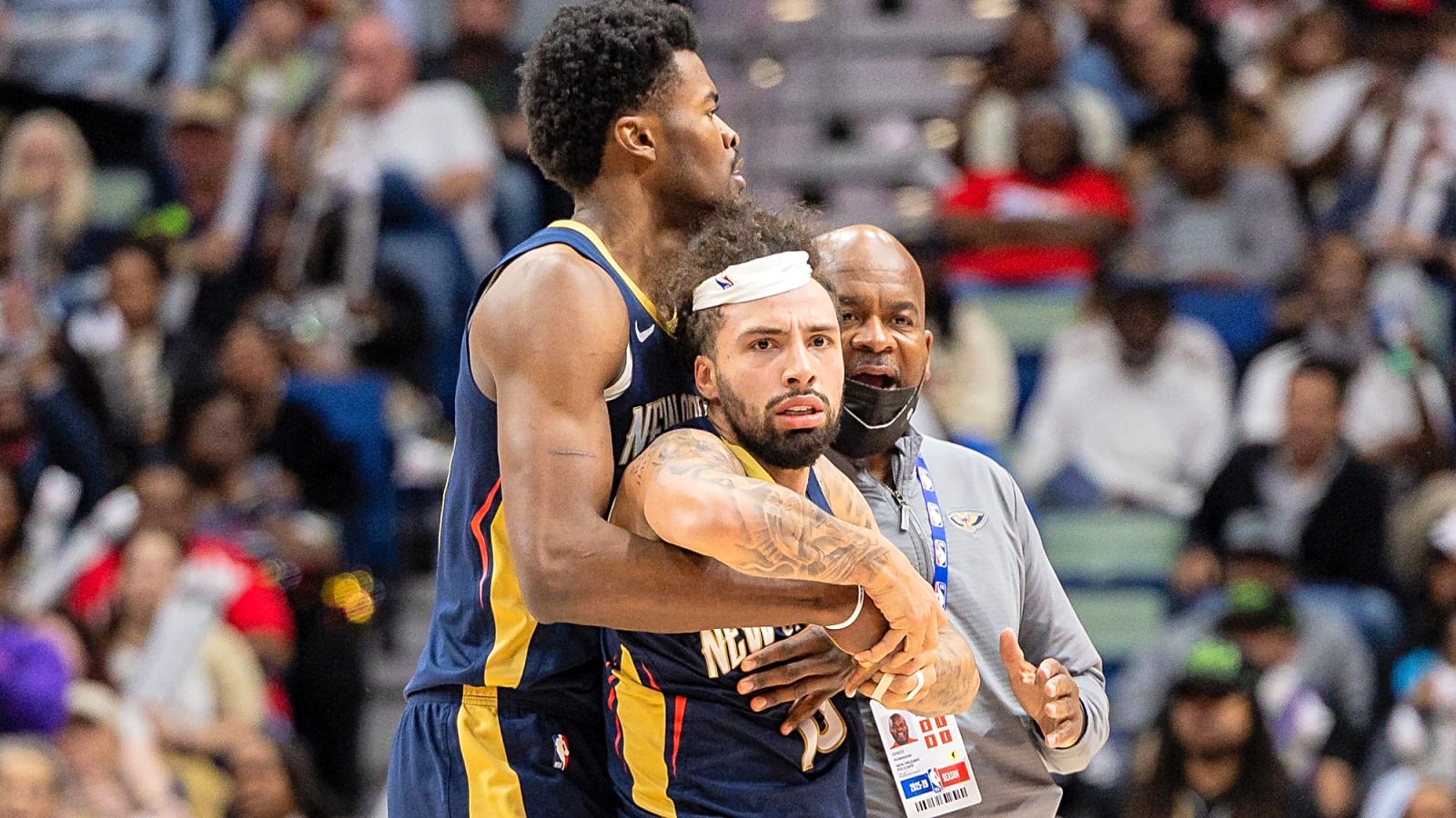 Pelicans' Jose Alvarado, Suns' Mark Williams get ejected after throwing punches