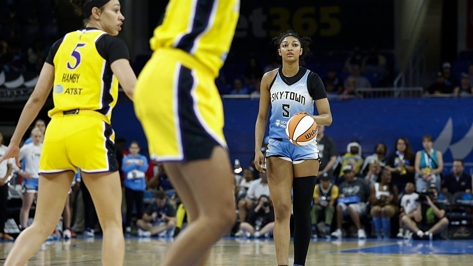  Angel Reese Show New Stylish Hair Ahead Of Sky-Sparks Matchup