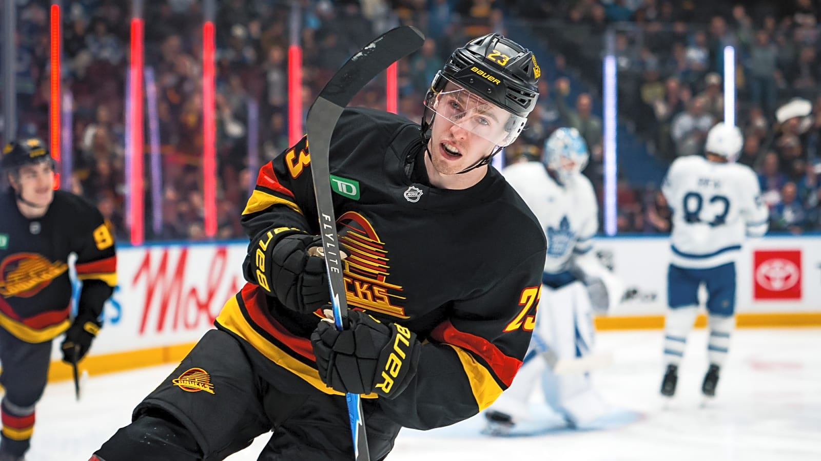 Should the Canucks Call Up Jonathan Lekkerimäki?