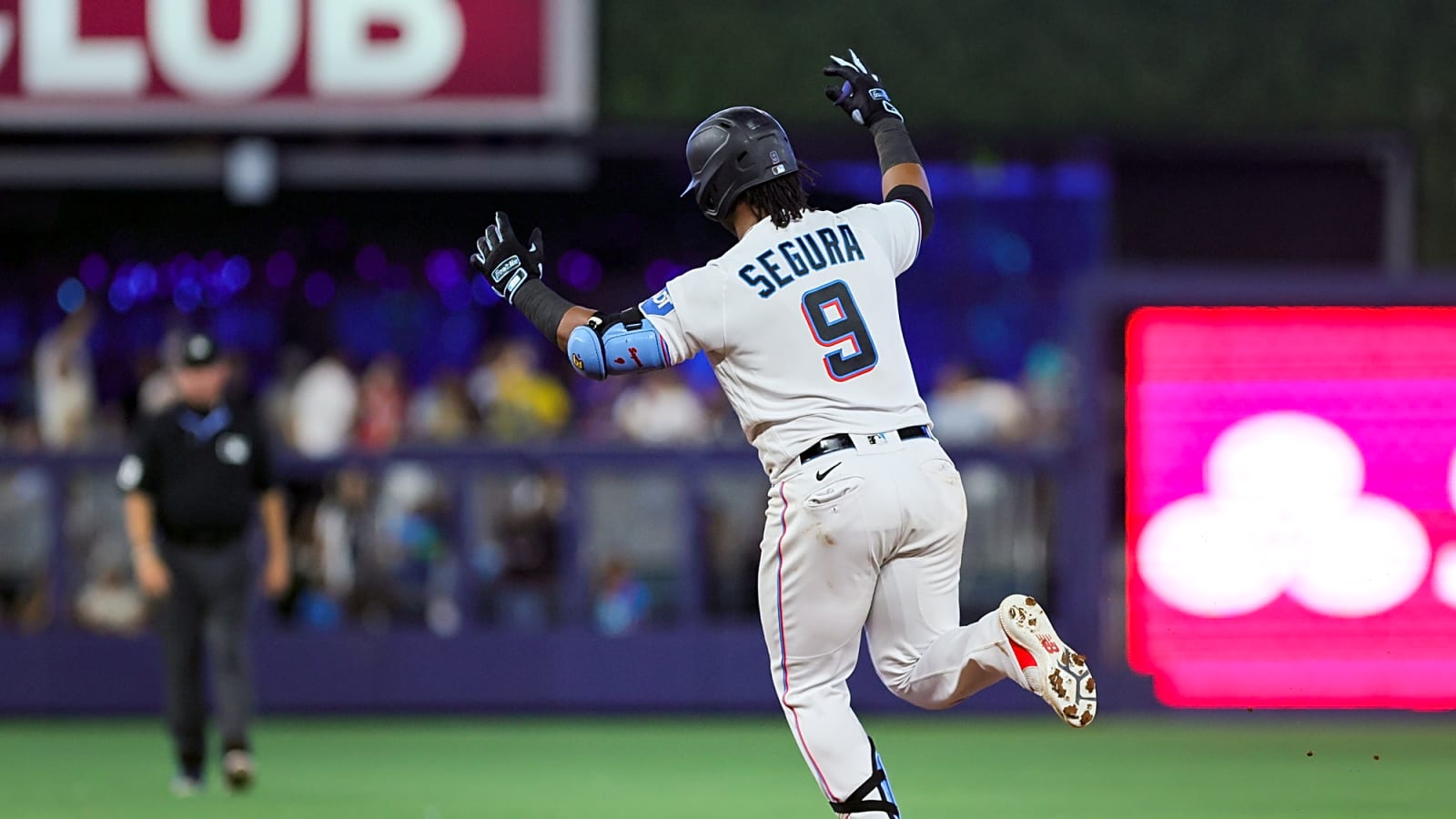Two-time MLB All-Star announces his retirement