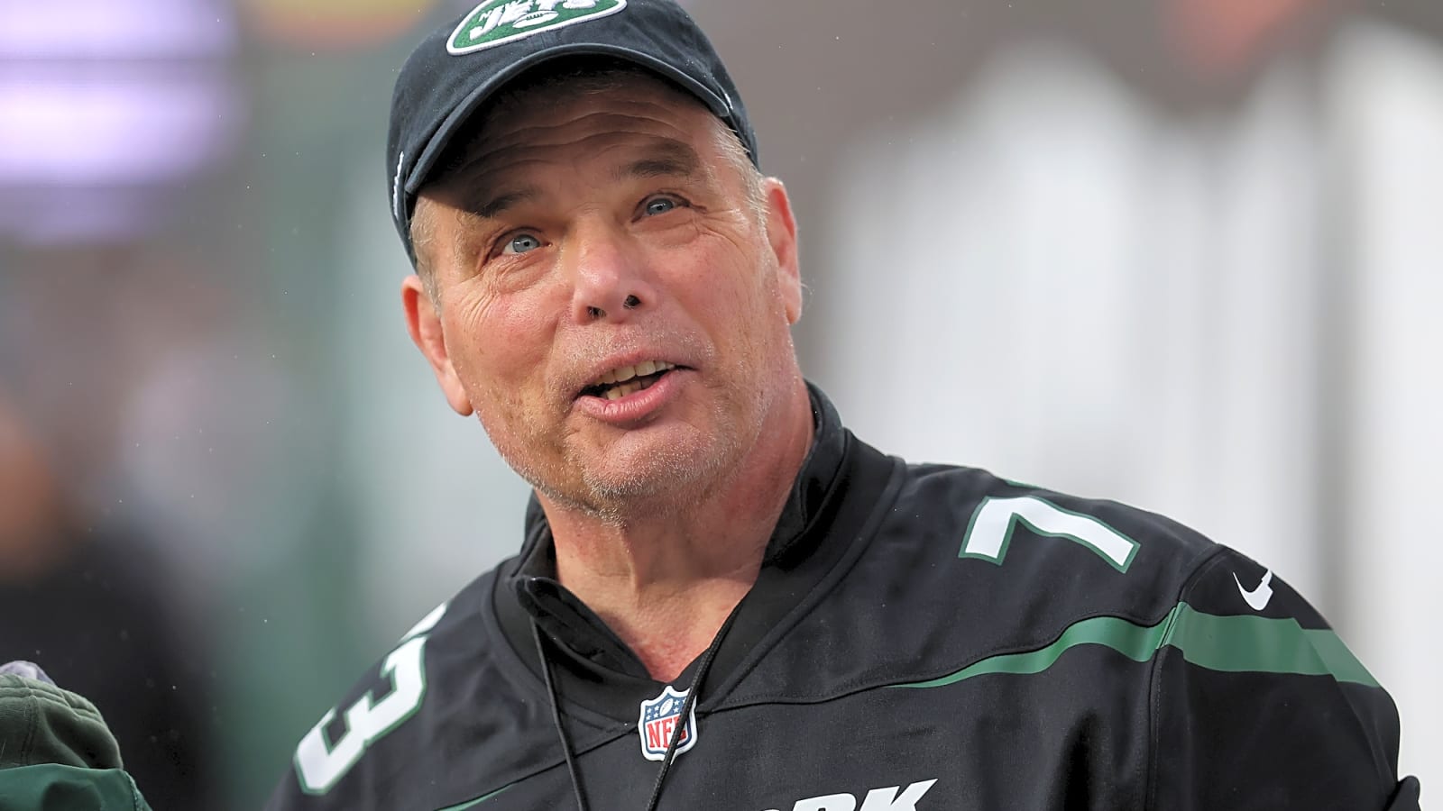 President Trump pardons 5 former NFL players