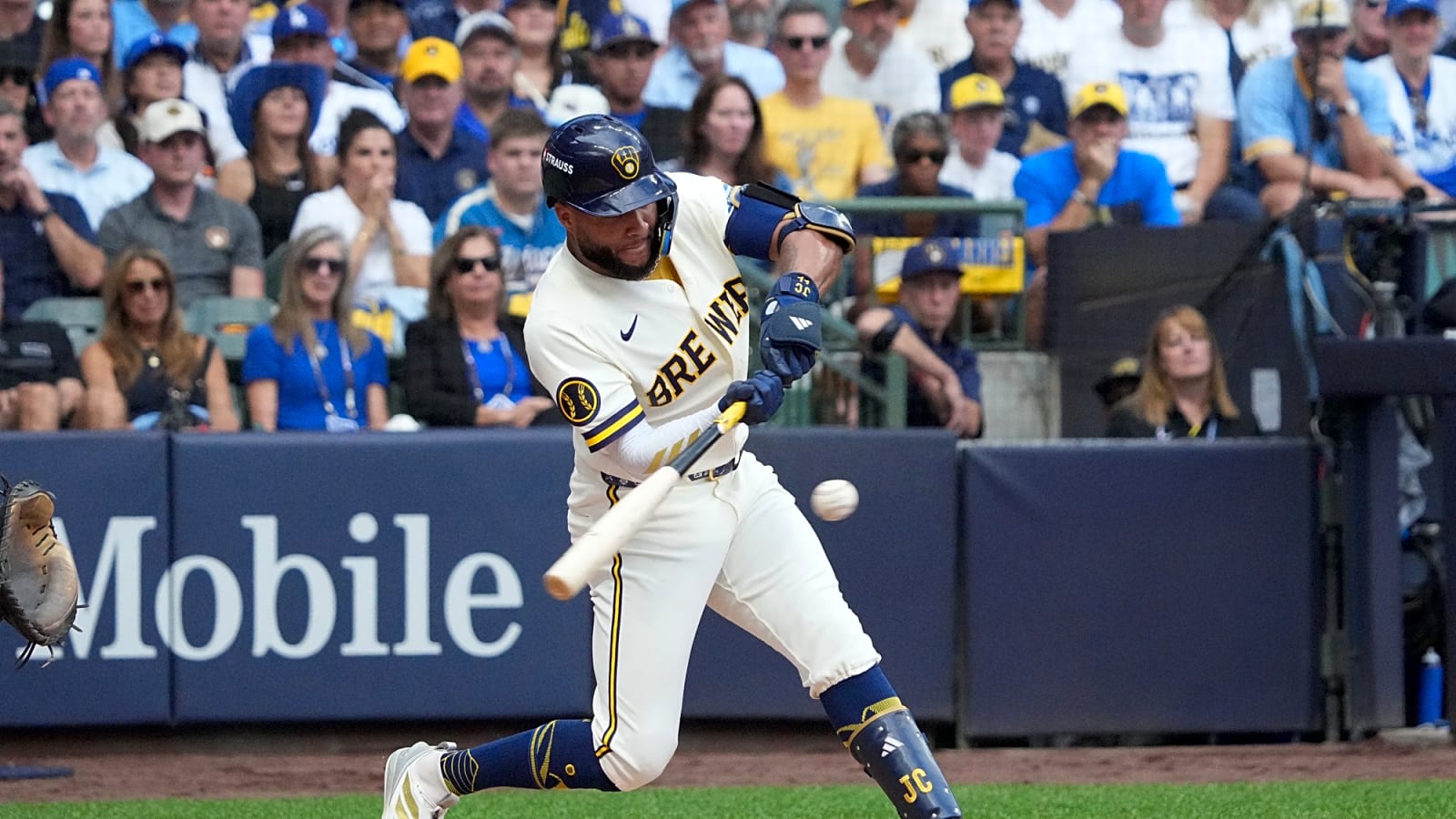 Jackson Chourio had Joe Davis flustered with first-pitch HR in Game 3