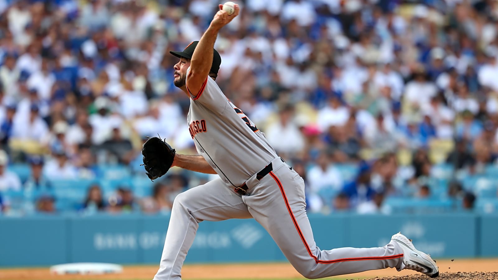 Giants To Re-Sign Joey Lucchesi