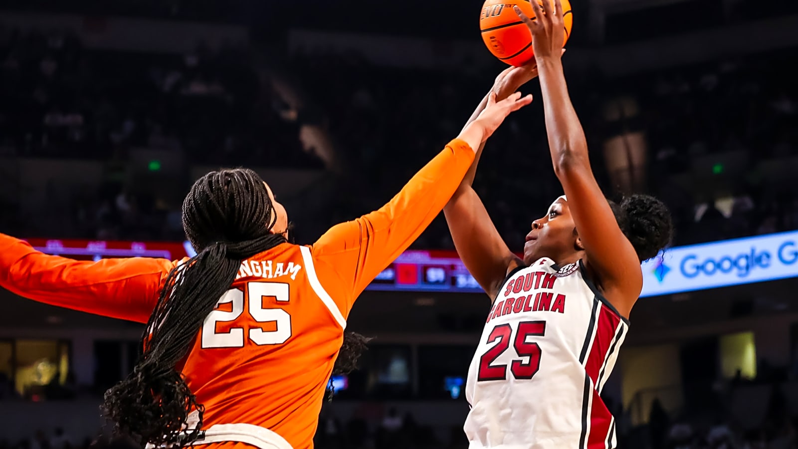Raven Johnson's clutch play helps No. 2 South Carolina women beat No. 4 Texas