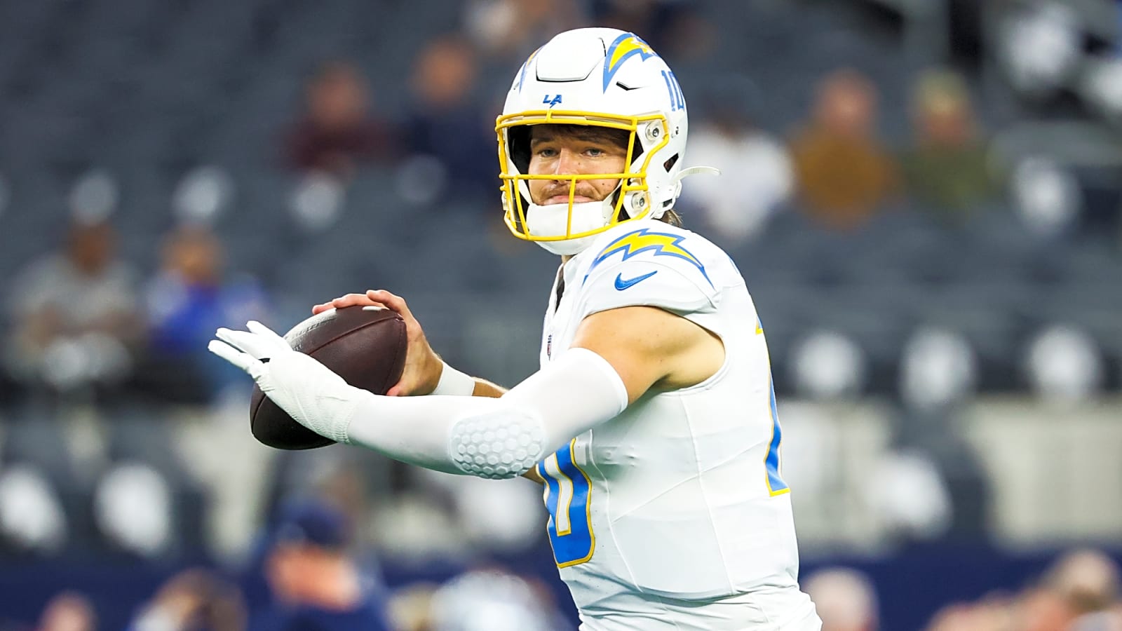 AFC Notes: Patrick Mahomes, Justin Herbert, Chargers, Chiefs