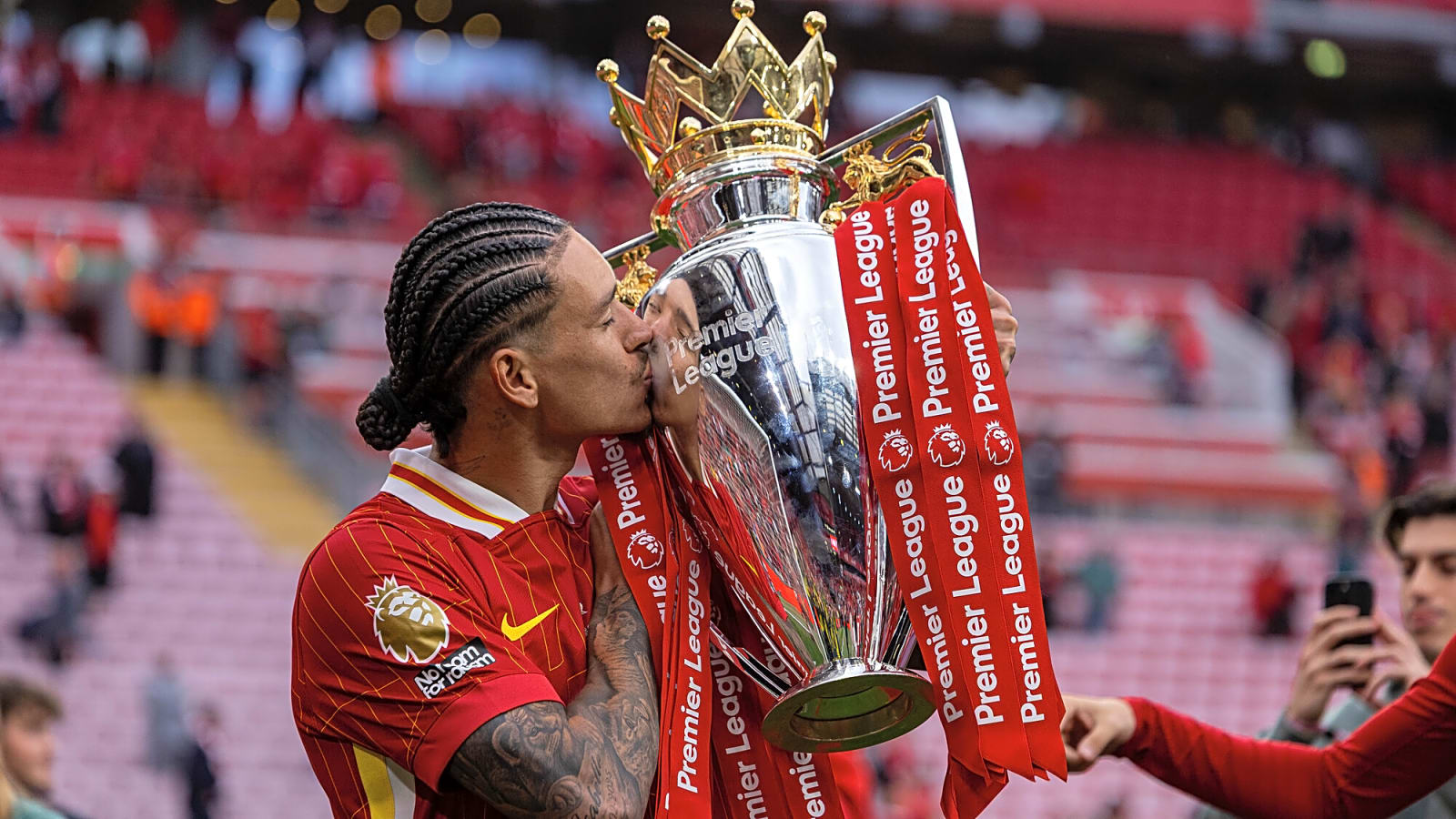'Worth the risk'- Chris Waddle urges Tottenham to gamble on electric Liverpool star; player primed for summer move