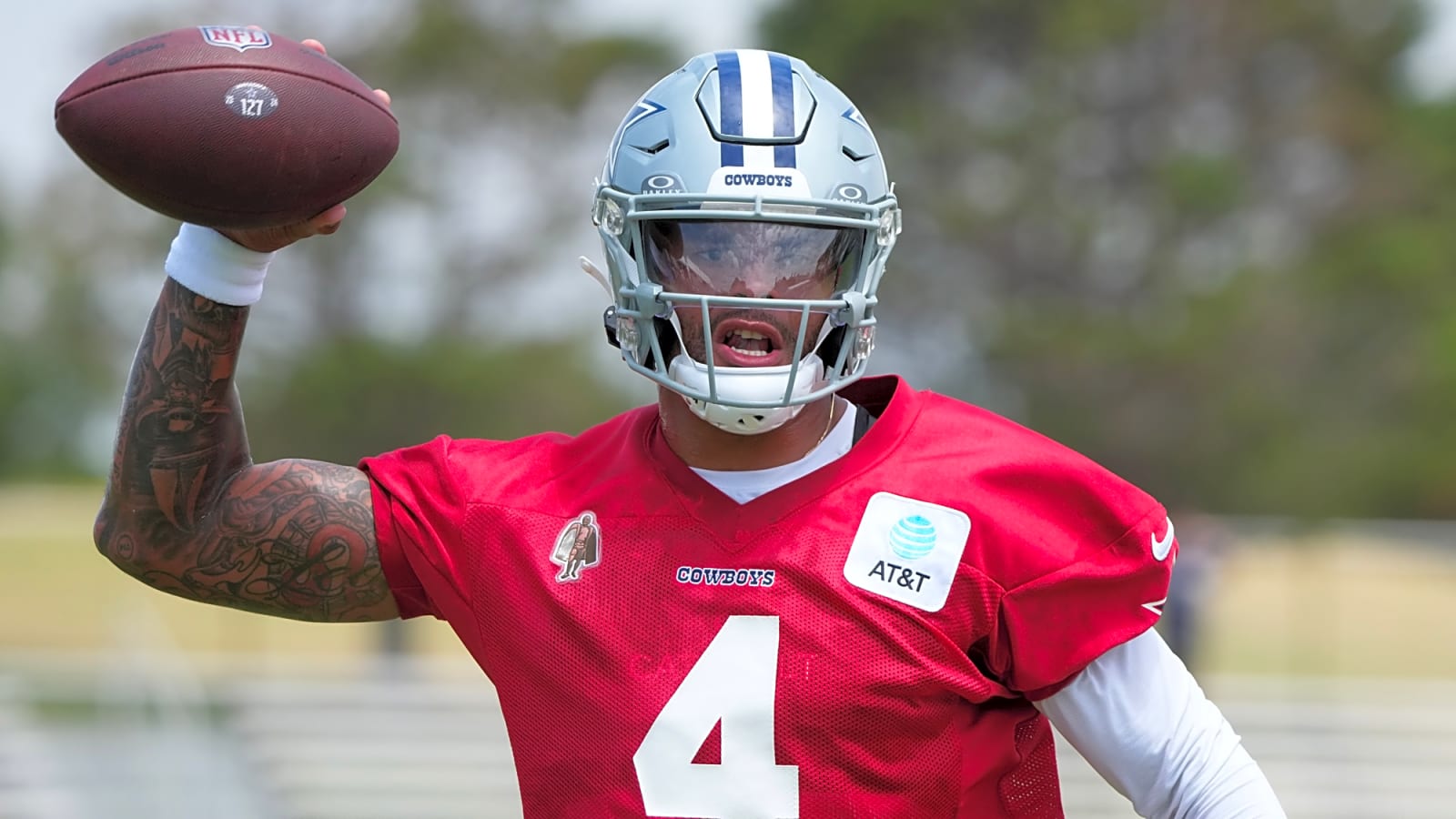 Former Cowboys Star Rallies Behind Dak Prescott After Dallas QB Defends Micah Parsons