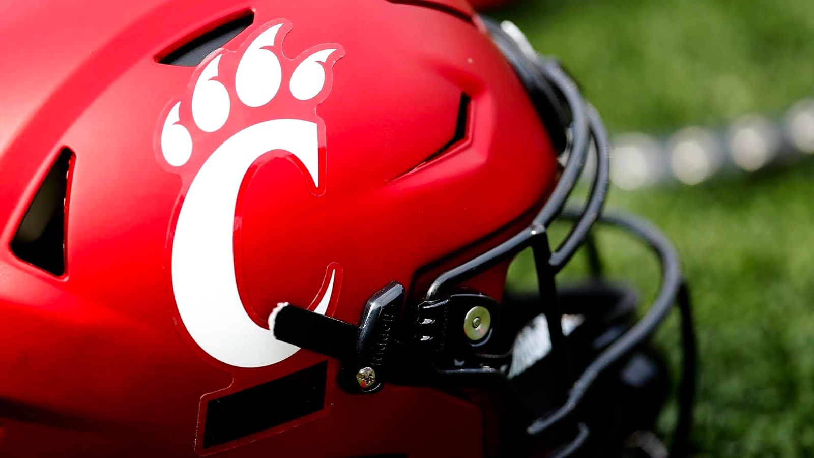 College football player Jeremiah Kelly dies at 18